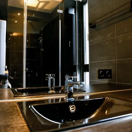 Blackhome East I Contactless Check-in Aparthotel 3*