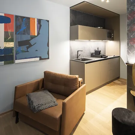 Blackhome East I Contactless Check-in Aparthotel