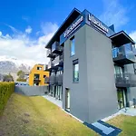 Blackhome East I Contactless Check-in 3*