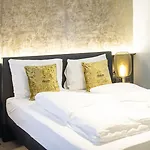Lägenhetshotell Blackhome East I Contactless Check-in 3*