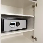 Blackhome East I Contactless Check-in 3*
