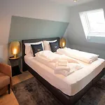 Blackhome East I Contactless Check-in Aparthotel