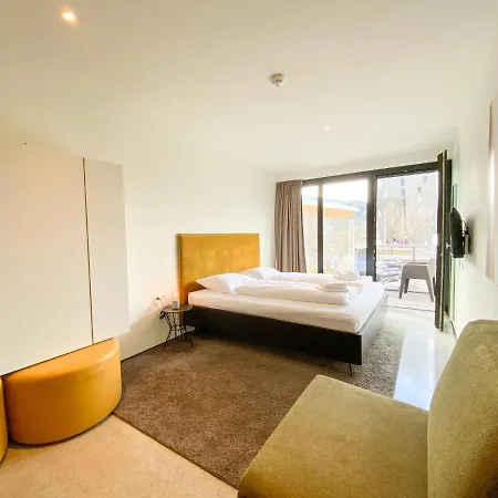 Blackhome East I Contactless Check-in