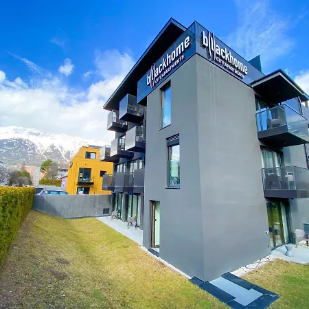 Blackhome East I Contactless Check-in 3*