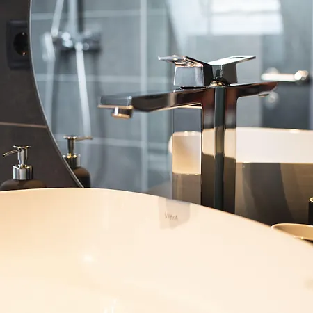 Lägenhetshotell Blackhome East I Contactless Check-in Innsbruck