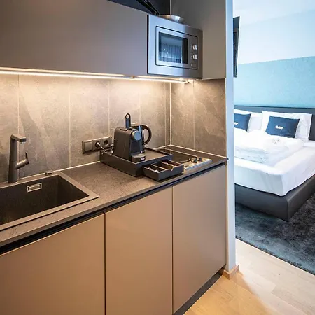 Blackhome East I Contactless Check-in