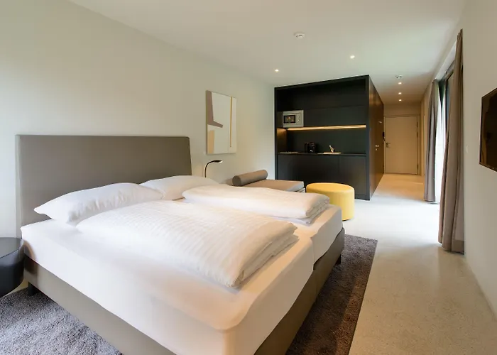 Blackhome East I Contactless Check-in Aparthotel