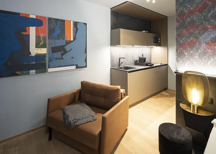 Blackhome East I Contactless Check-in Aparthotel