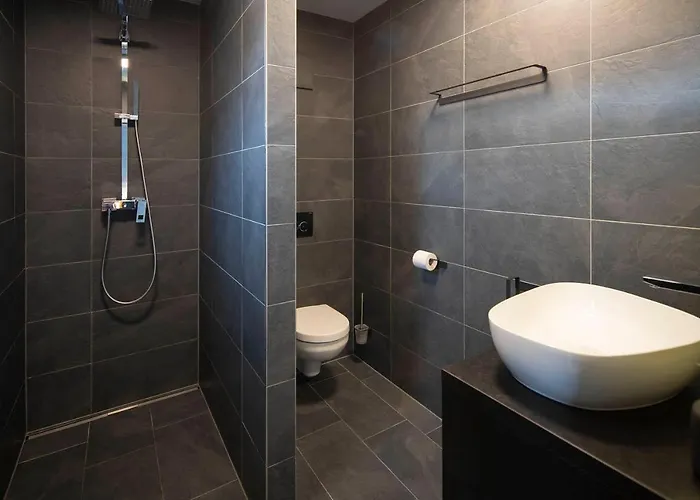 Blackhome East I Contactless Check-in 3*